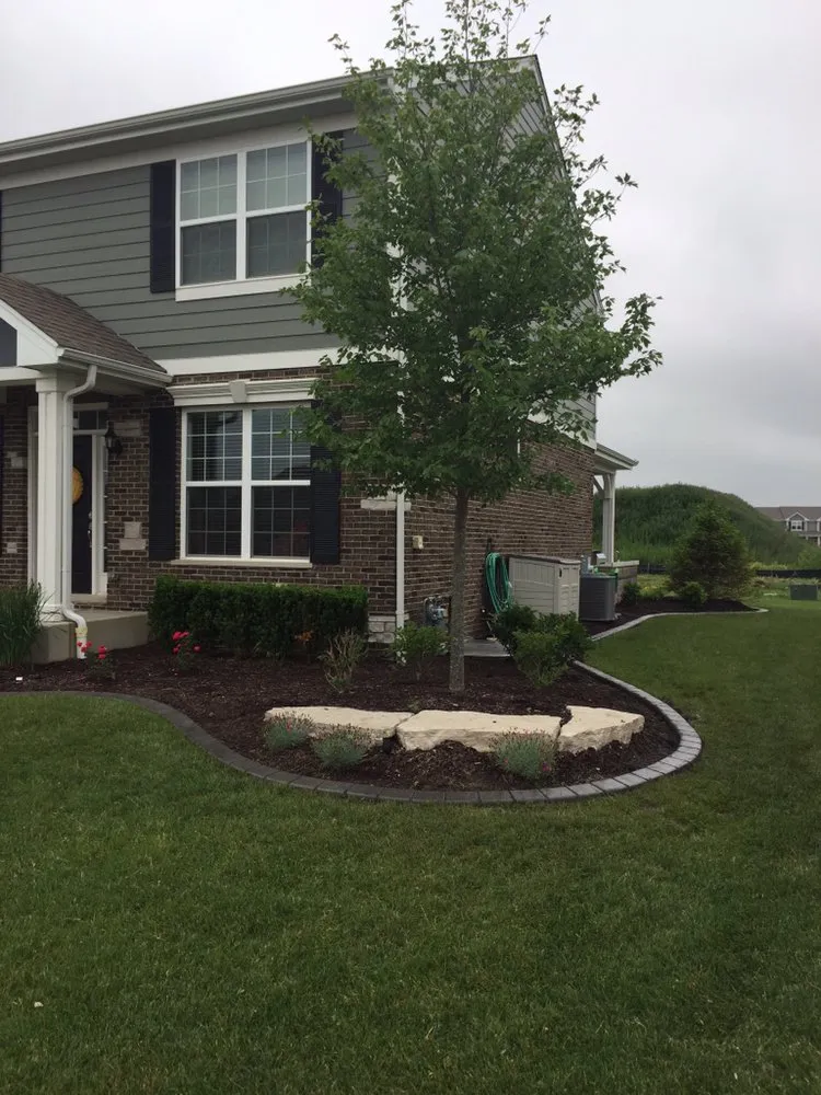 Professional yard maintenance in Frankfort, IL - Border Magic