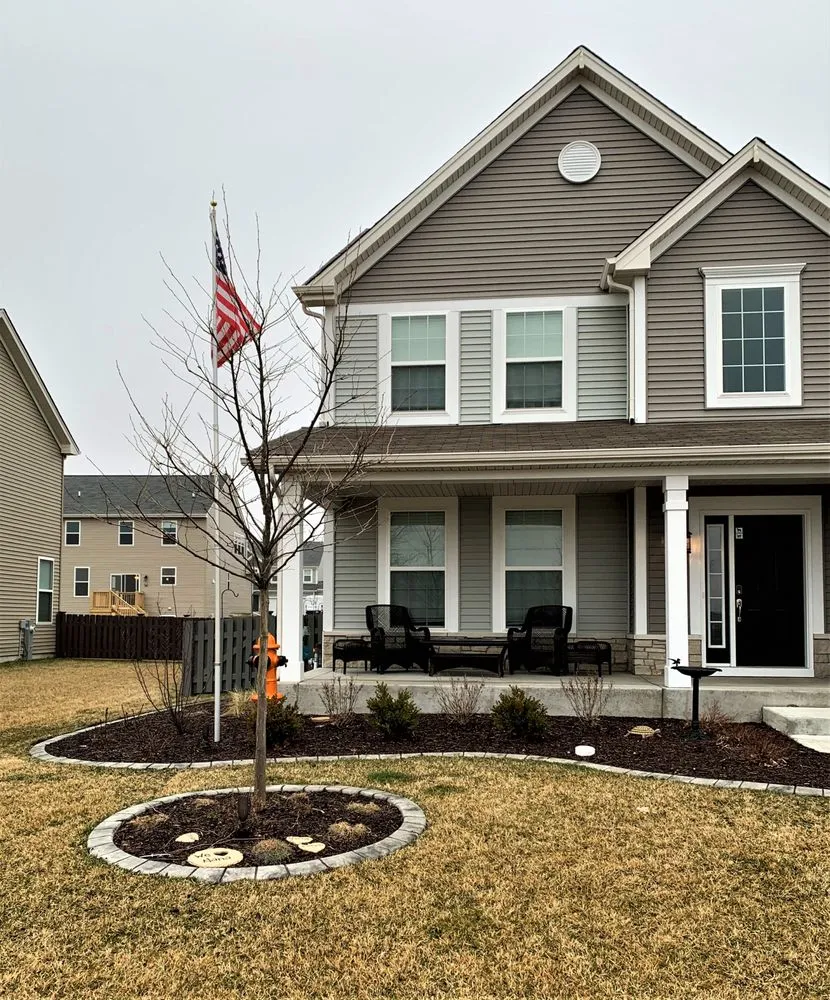 Custom yard cleanup service in Frankfort, IL by Border Magic