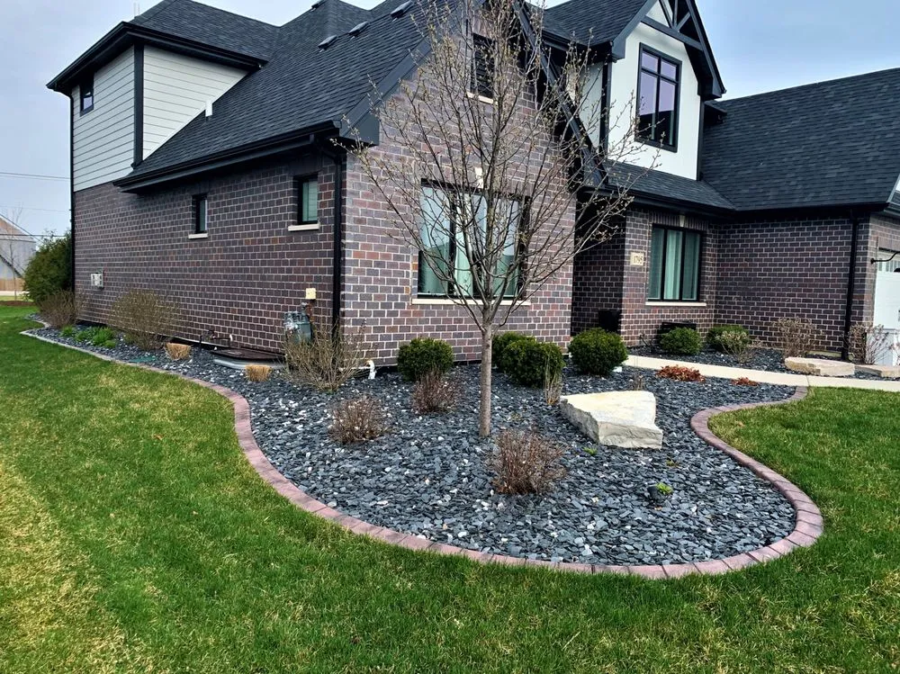 Top-rated yard maintenance for outdoor upgrades in Frankfort, IL by Border Magic