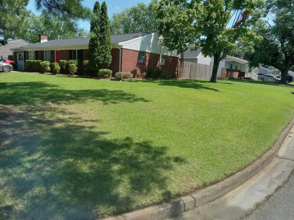 Top-rated residential landscaping for homes in Portsmouth, VA by Bo's Lawncare