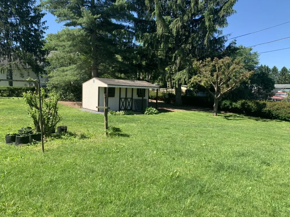 Local lawn mowing service for beautiful yards in Shamokin, PA by Bosnian Landscaper