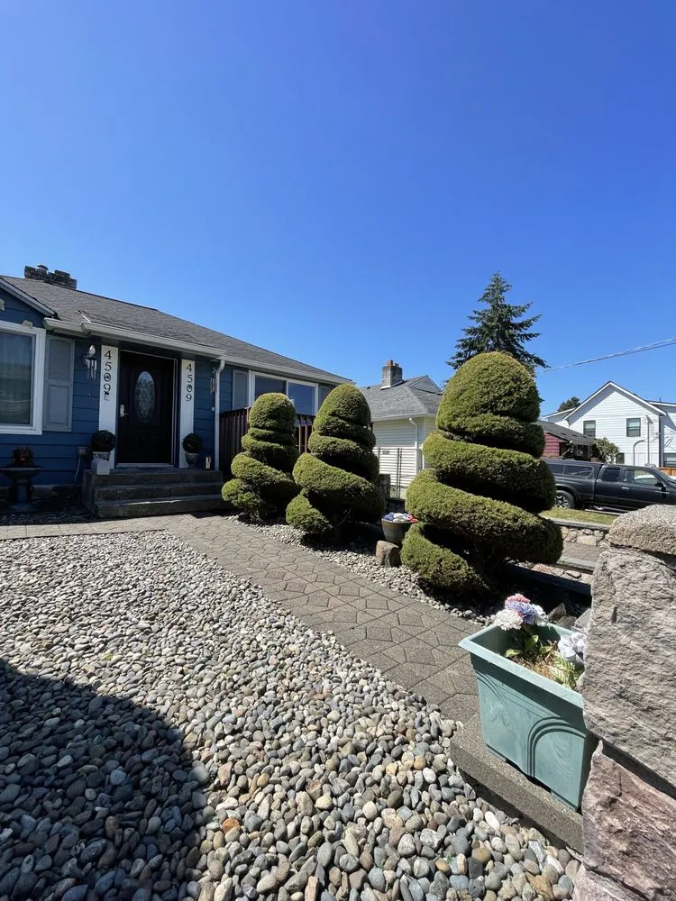 Affordable yard cleanup service in Des Moines, WA - Boss Mowing Service Landscape