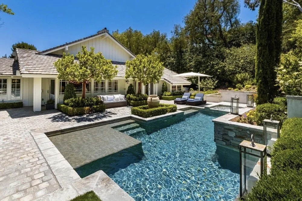 Professional yard maintenance experts serving Costa Mesa, CA - Botanicare Landscape