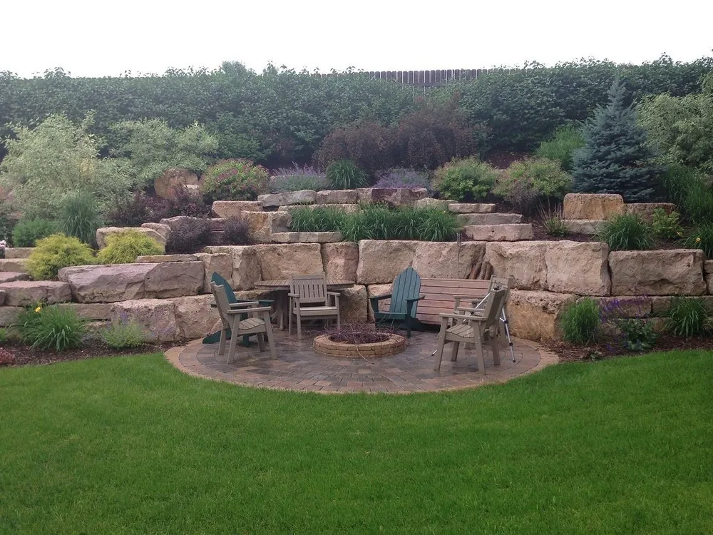 Expert landscape design with custom design in Rosemount, MN by Boulder Images