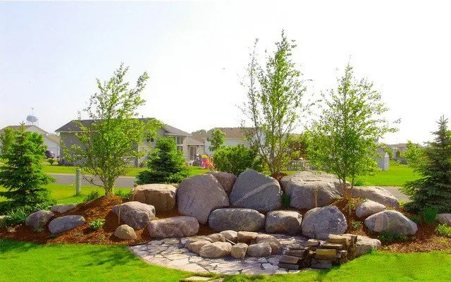 Affordable garden landscaping for year-round maintenance in Rosemount, MN by Boulder Images