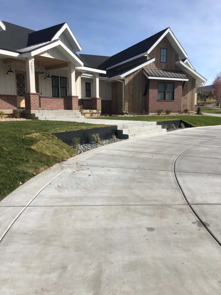 Expert lawn care service in Bluffdale, UT by Boulder Landscaping