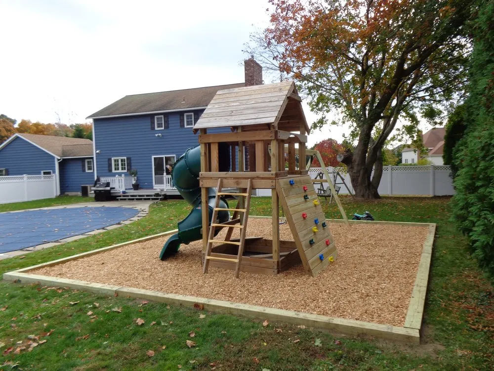 Custom yard cleanup service for homes across Middletown, RI - Boulevard Nurseries