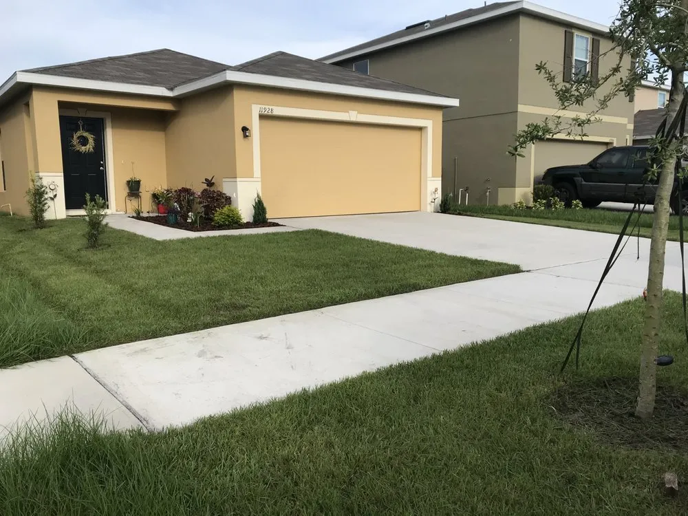 Custom yard cleanup service experts serving Riverview, FL - Bowmanite Lawn Care