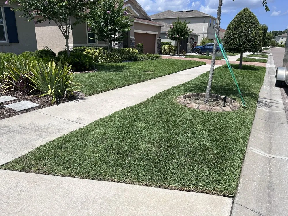 Affordable lawn care service experts serving Riverview, FL - Bowmanite Lawn Care