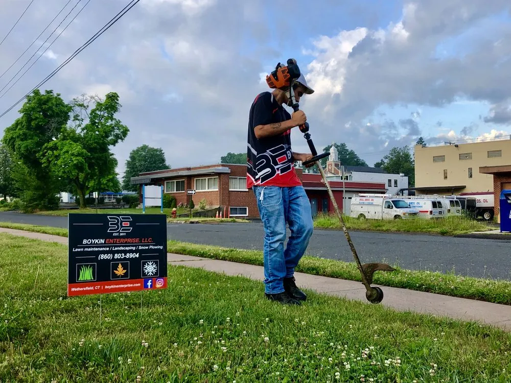 Custom lawn mowing service experts serving Wethersfield, CT - Boykin Enterprise