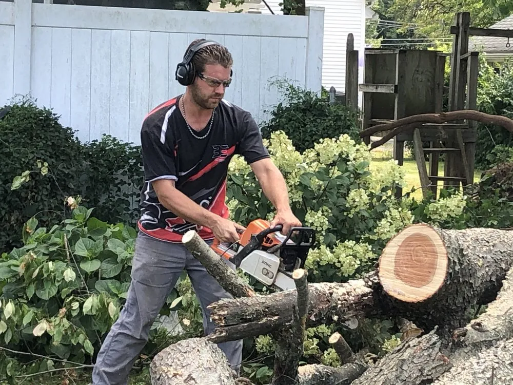 Expert lawn mowing service in Wethersfield, CT - Boykin Enterprise