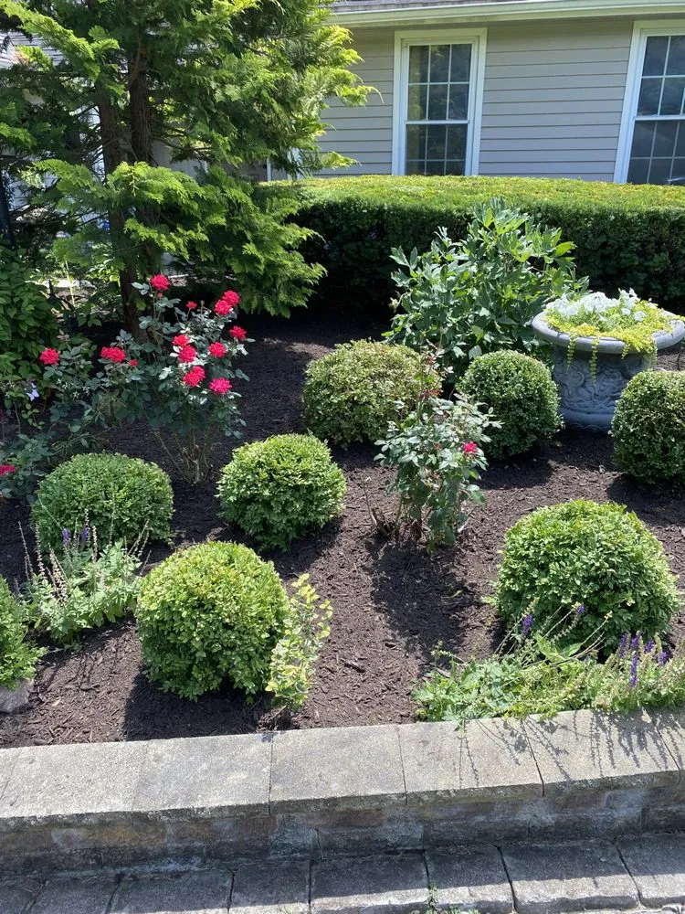 Expert lawn care service in Simsbury, CT - Bozscapes
