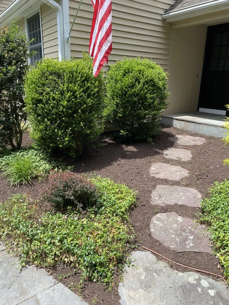 Custom outdoor landscaping in Simsbury, CT - Bozscapes