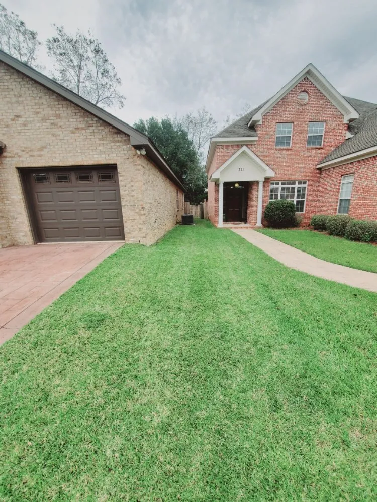 Trusted lawn care service in Dothan, AL - B&P Lawncare
