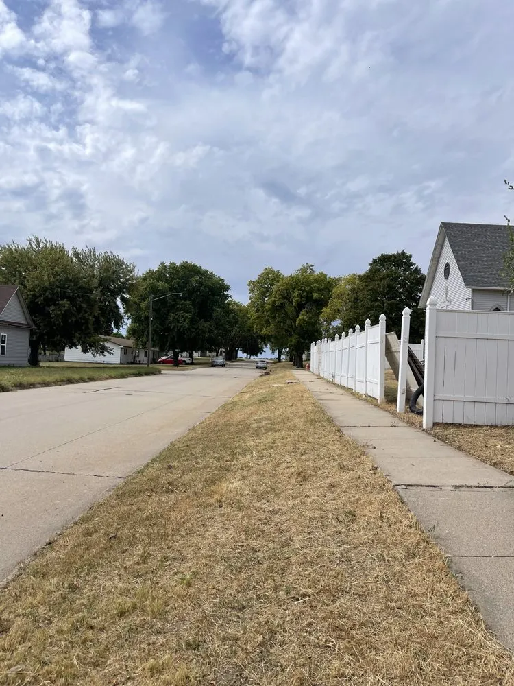 Reliable outdoor landscaping experts serving Grand Island, NE - Bps Cuttin Yards