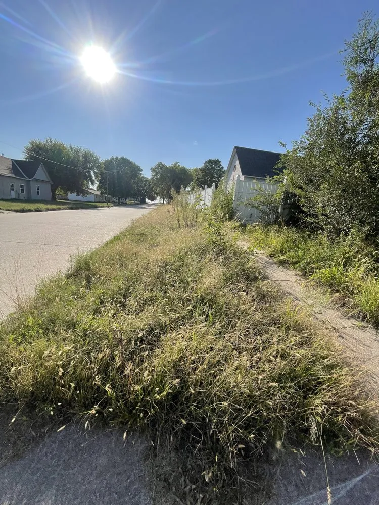 Custom lawn mowing service in Grand Island, NE - Bps Cuttin Yards
