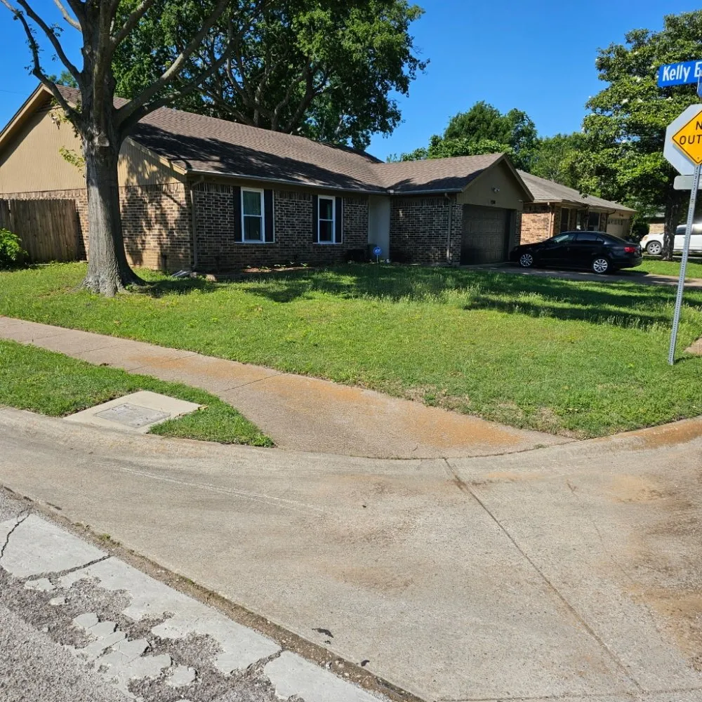 Reliable garden landscaping in Arlington, TX by B&R Grasscutting & Lawn Maintenance