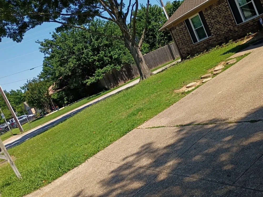 Reliable lawn care service experts serving Arlington, TX - B&R Grasscutting & Lawn Maintenance