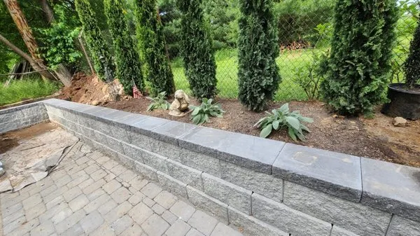 BR Hardscape and Landscape Design Logo