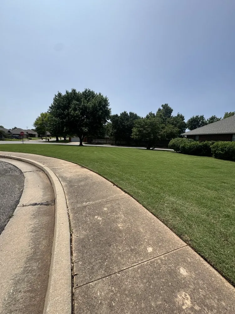 Top-rated lawn care service in Edmond, OK by B&R Landscape