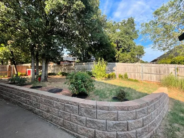 Top-rated yard maintenance in Edmond, OK by B&R Landscape