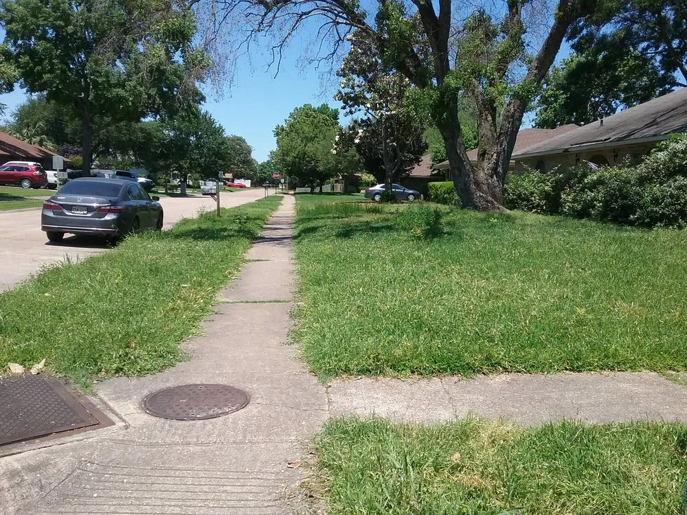 Affordable lawn care service in Bossier City, LA by BR Lawn Care