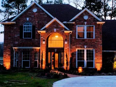 Custom outdoor landscaping in Houston, TX - B.R. Pollock & Associates