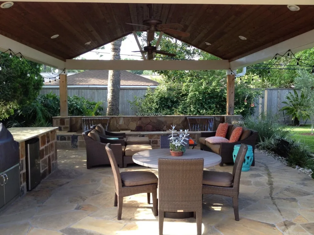 Professional garden landscaping for year-round maintenance in Houston, TX by B.R. Pollock & Associates