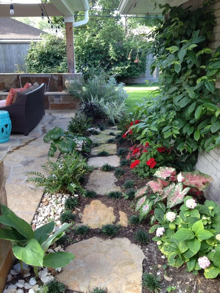 Professional landscape design in Houston, TX by B.R. Pollock & Associates