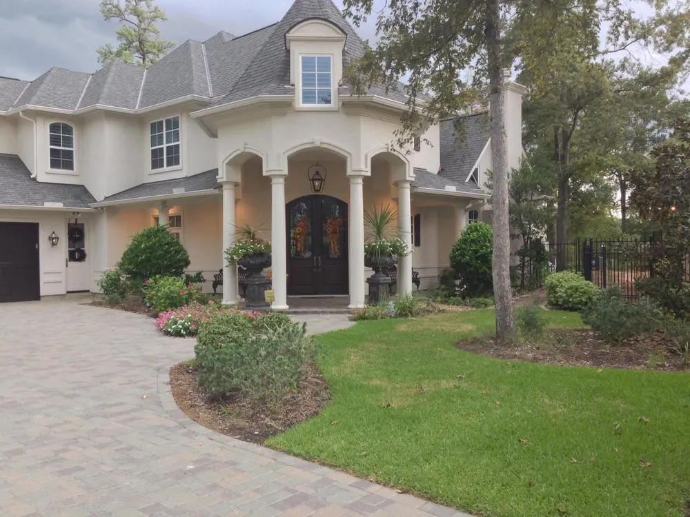 Trusted lawn care service experts serving Houston, TX - B.R. Pollock & Associates