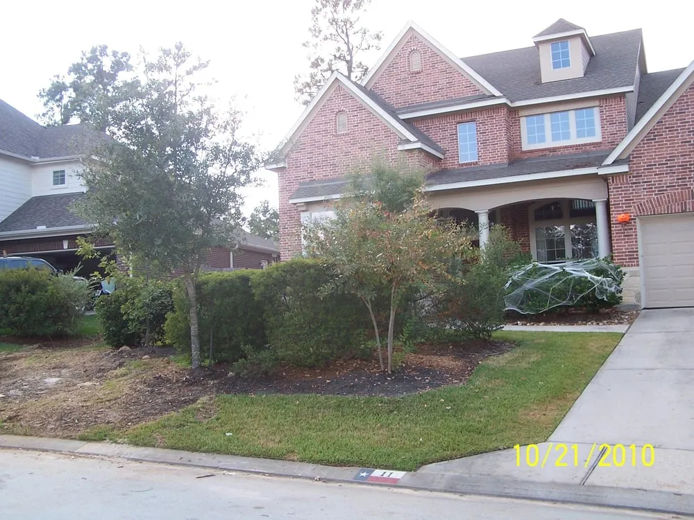 Top-rated lawn care service in Houston, TX by B.R. Pollock & Associates