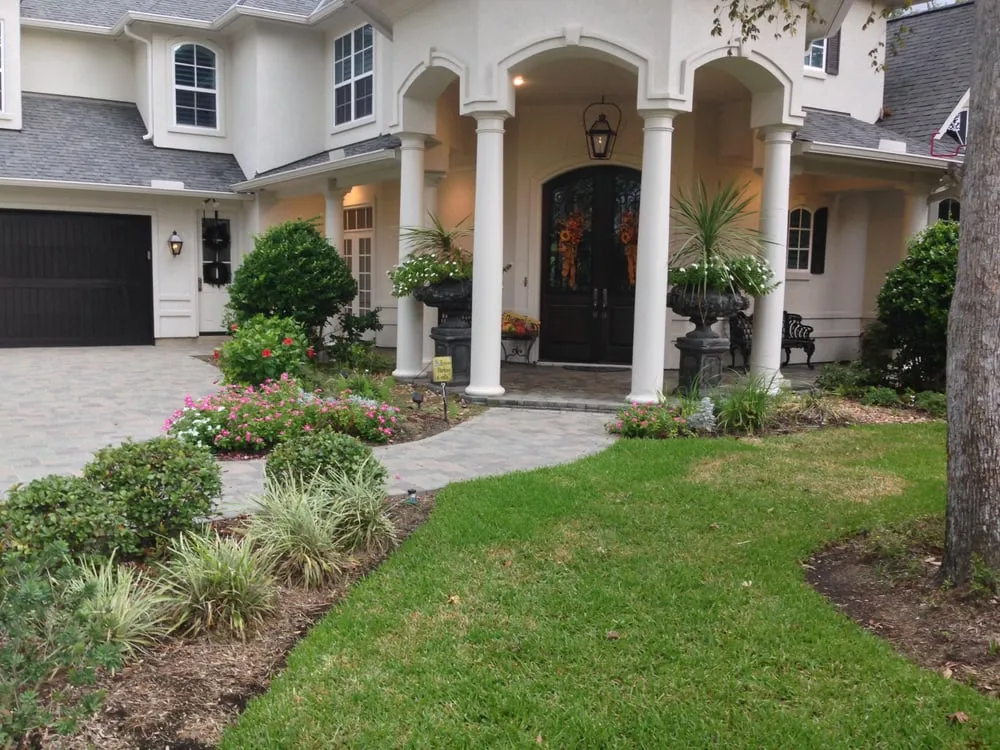 Top-rated garden landscaping for residential properties in Houston, TX by B.R. Pollock & Associates