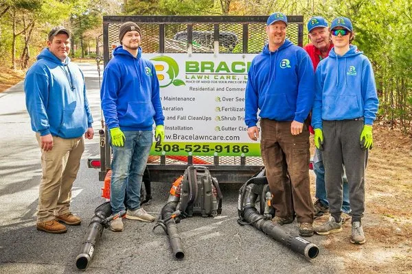 Brace Lawn Care Logo