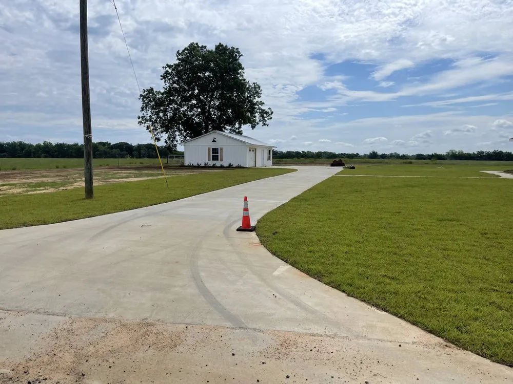 Custom yard cleanup service for beautiful yards in Headland, AL by Brackins Lawn Care