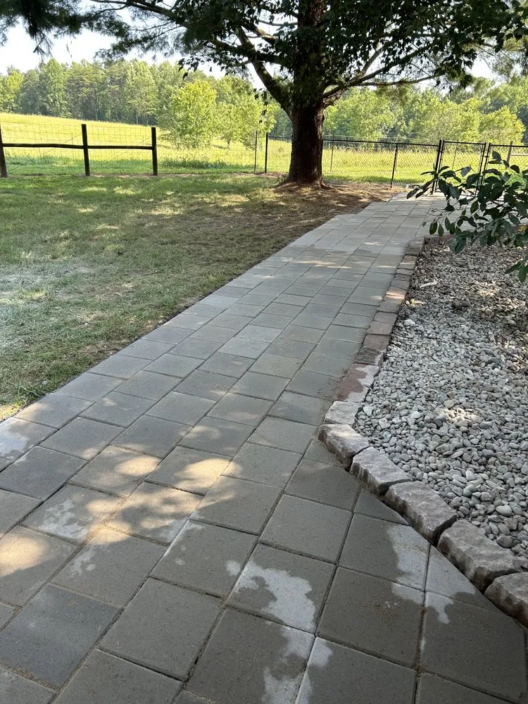 Professional garden landscaping experts serving Russell Springs, KY - Bradens Lawncare