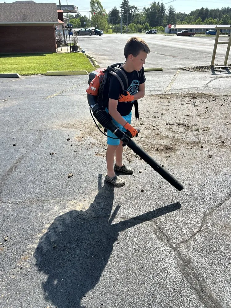 Professional garden landscaping experts serving Russell Springs, KY - Bradens Lawncare