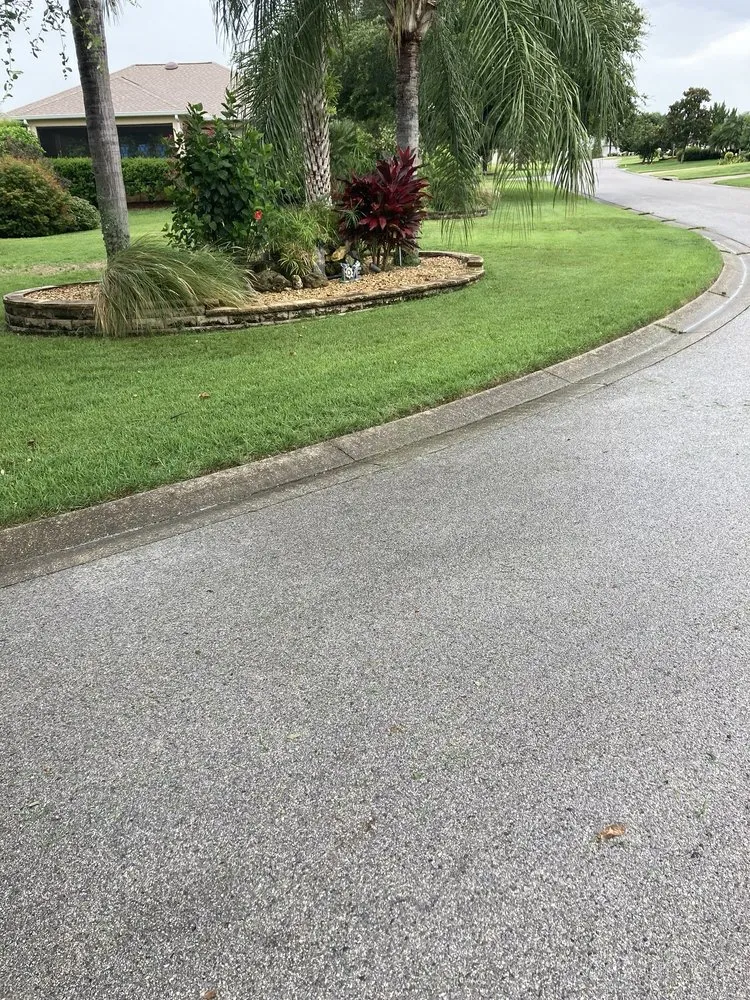 Custom yard cleanup service in Leesburg, FL by Bradford & Sons Lawn Maintenance And Tree Services