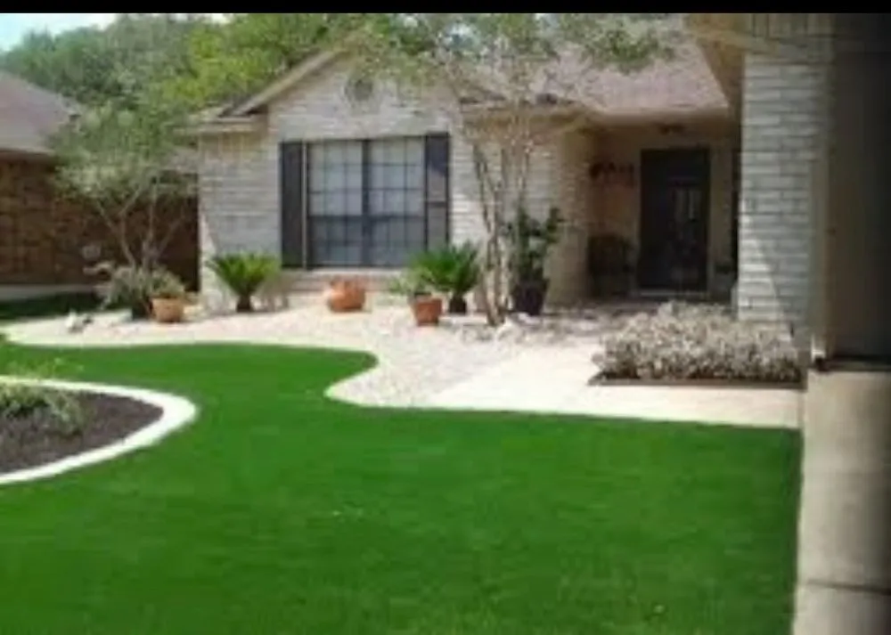 Trusted garden landscaping in Leesburg, FL by Bradford & Sons Lawn Maintenance And Tree Services