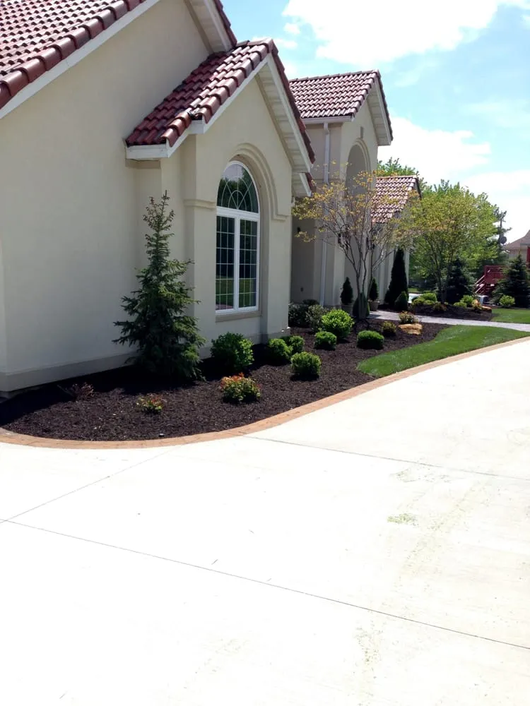 Reliable yard cleanup service in Kansas City, MO by Bradford Street Lawn & Landscape, LLC