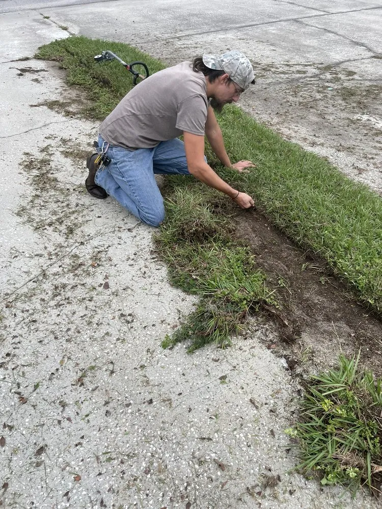 Reliable lawn mowing service experts serving Winter Haven, FL - Bradford’s Lawn & Garden Care