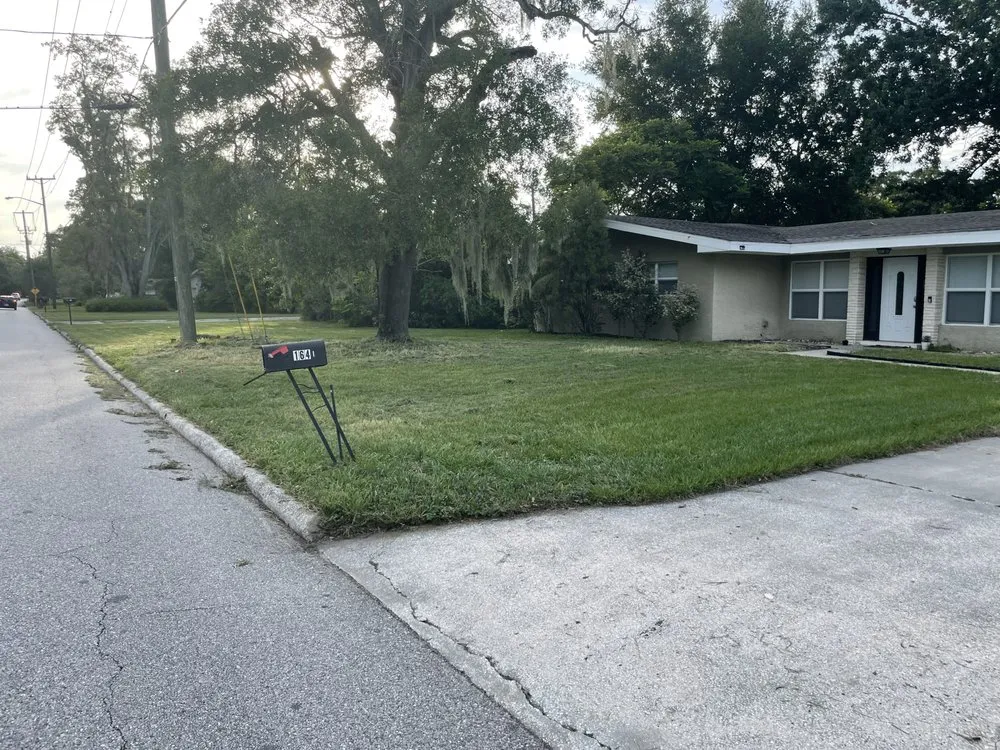 Custom lawn mowing service in Winter Haven, FL - Bradford’s Lawn & Garden Care