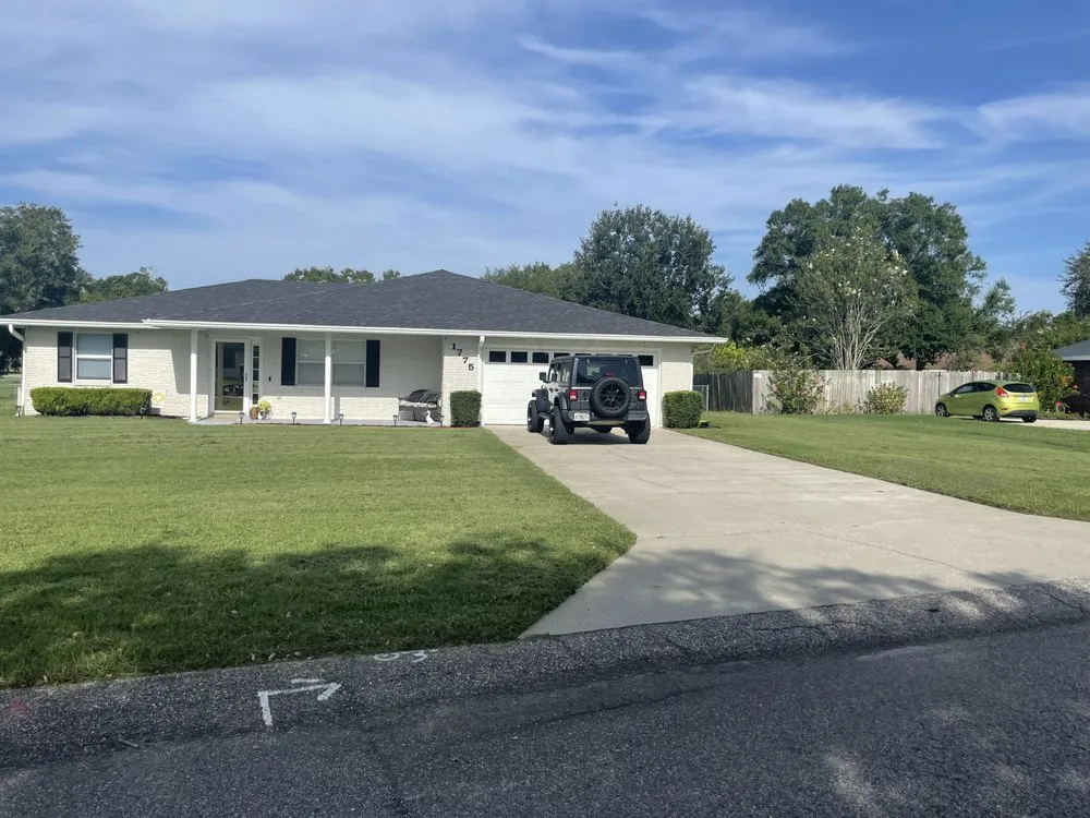 Trusted yard cleanup service for homes in Winter Haven, FL by Bradford’s Lawn & Garden Care