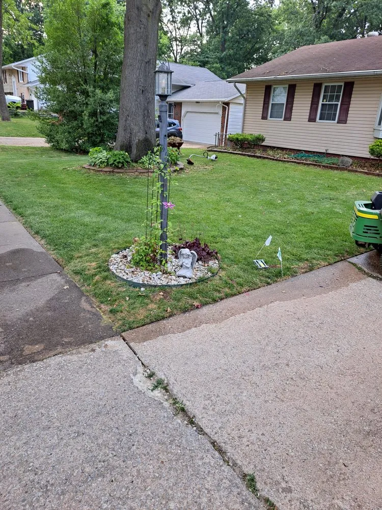 Custom outdoor landscaping in Alton, IL by Bradford's Lawn Care Service