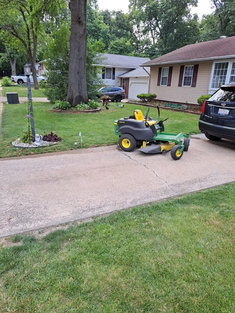 Affordable garden landscaping for residential properties across Alton, IL - Bradford's Lawn Care Service