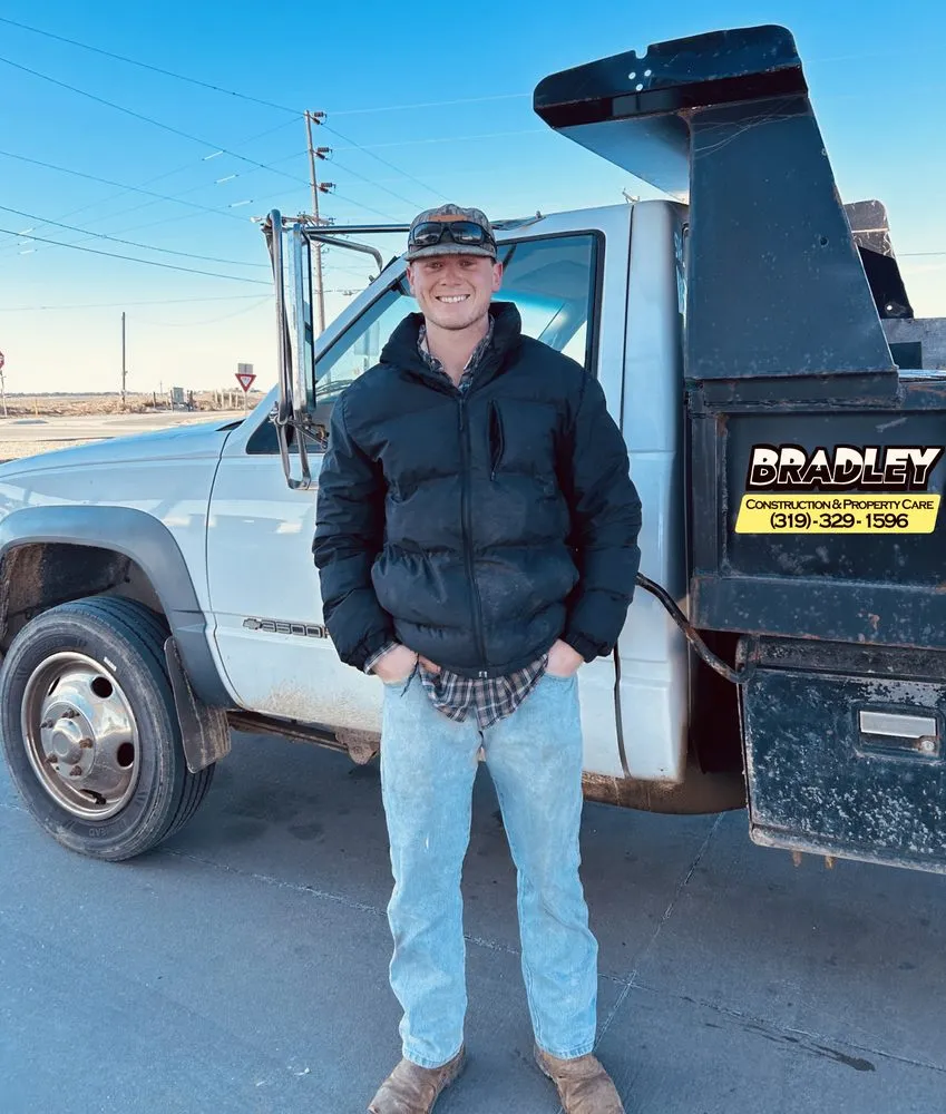 Top-rated garden landscaping with custom design in Ely, IA by Bradley Construction & Property Care