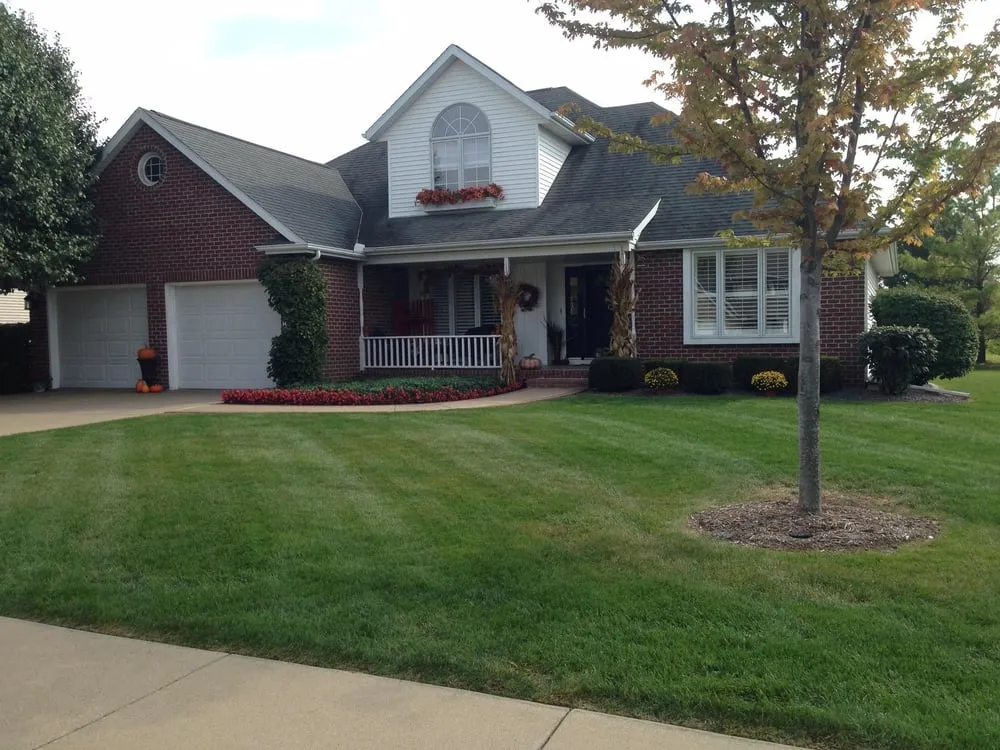 Top-rated yard maintenance experts serving Washington, IL - Brad's Lawn Care