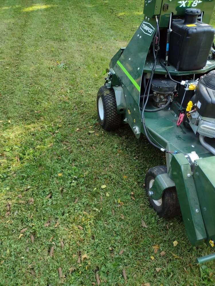 Professional lawn care service experts serving Battle Creek, MI - Brad's Lawn Services