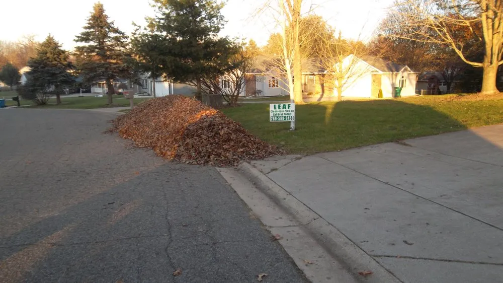 Top-rated garden landscaping with custom design in Battle Creek, MI by Brad's Lawn Services