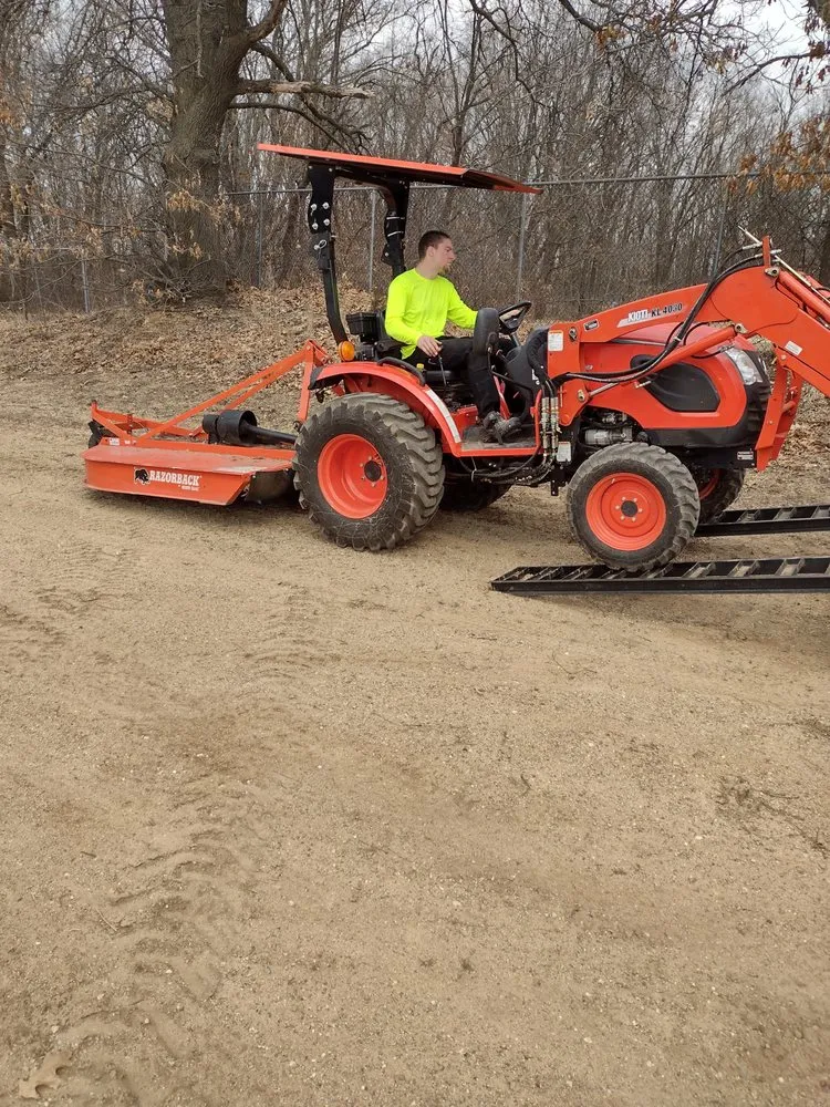 Top-rated yard maintenance with custom design across Battle Creek, MI - Brad's Lawn Services