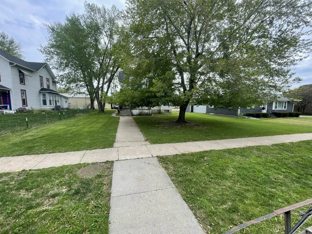 Affordable residential landscaping in Wellman, IA - Brad’s Lawnmowing services